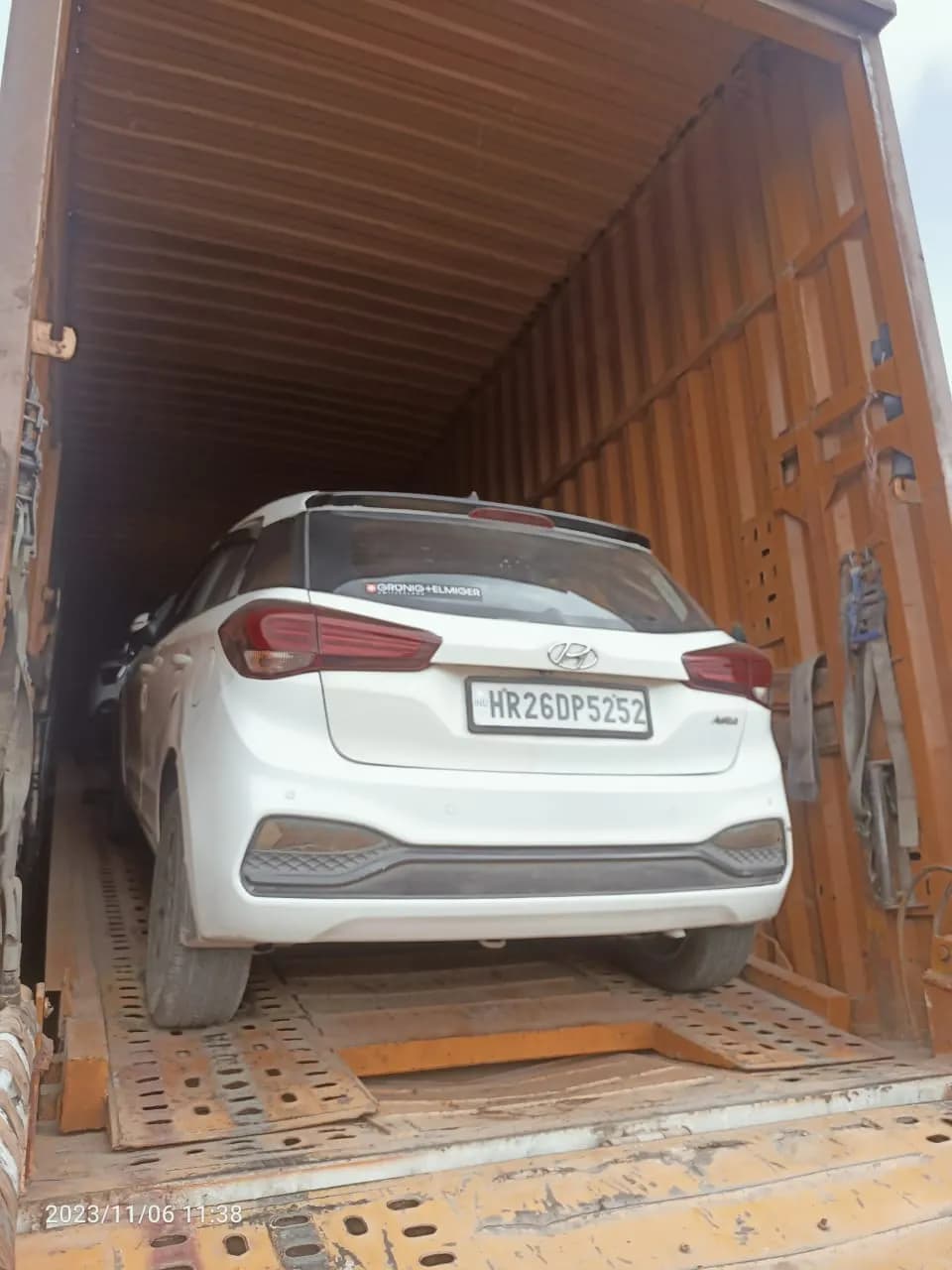 Professional car shifting and vehicle transportation service by Safexpress - 115